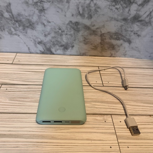 Portable charger - Picture 3 of 3